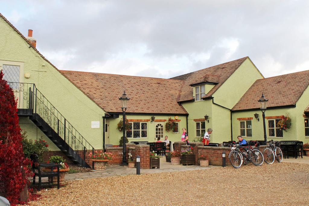 The Green Man Stanford Southill Exterior photo